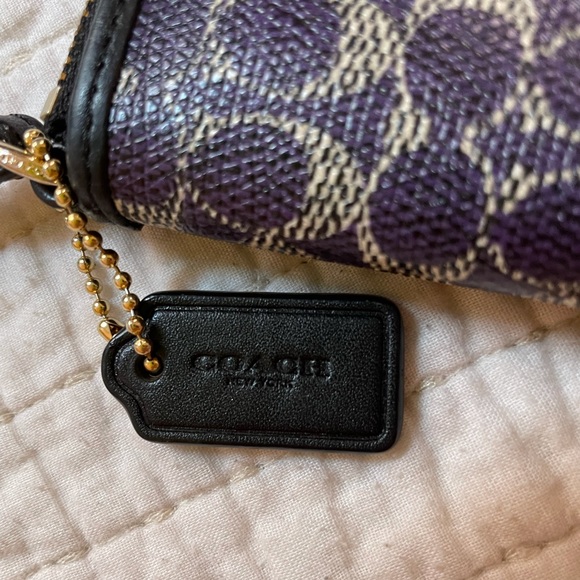 Coach wallet/wristlet - Picture 2 of 3
